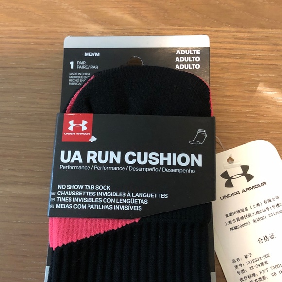 NWT Under Armour Run Cushion Black Sock - Picture 2 of 4